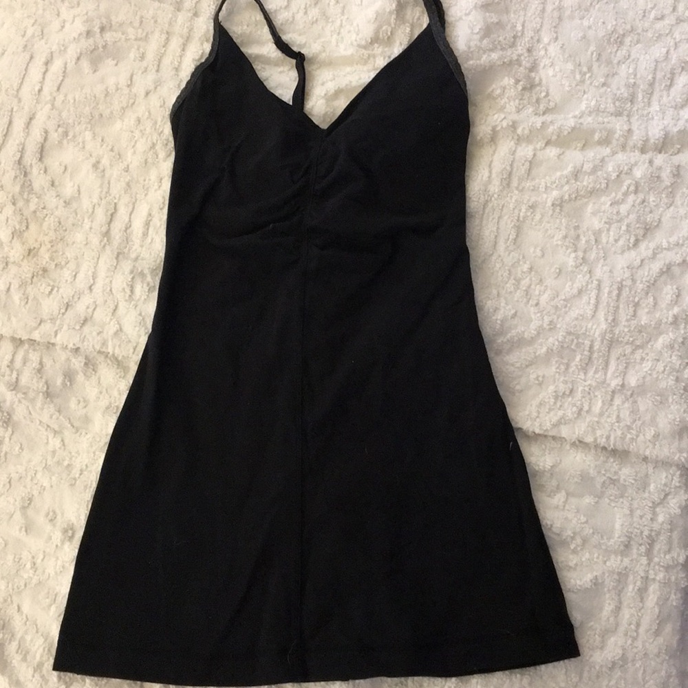 Black lululemon tank with built in bra